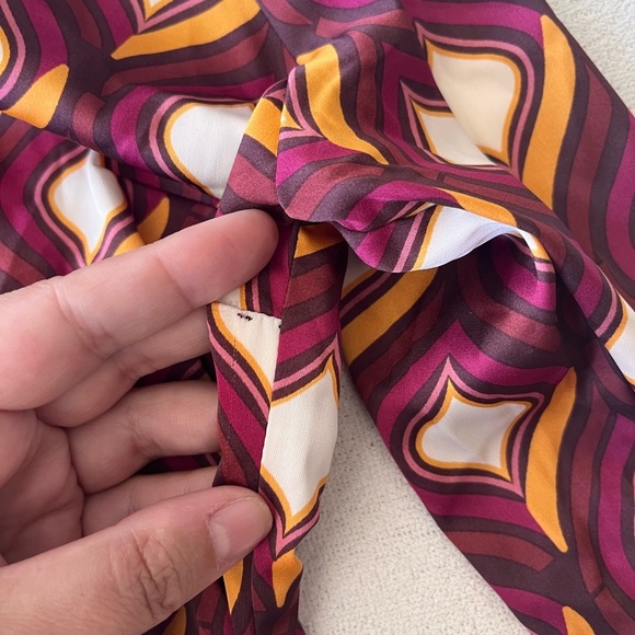 NWT Cupcakes & Cashmere Retro Geo Print Faux Wrap Blouse XS - Picture 3 of 13